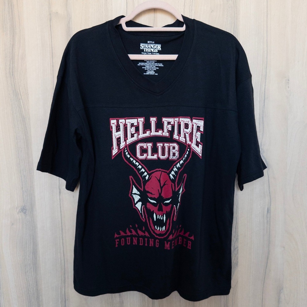 Stranger‎ Things Hellfire Club T-Shirt Size S Black Boxy Graphic TV Show Rock